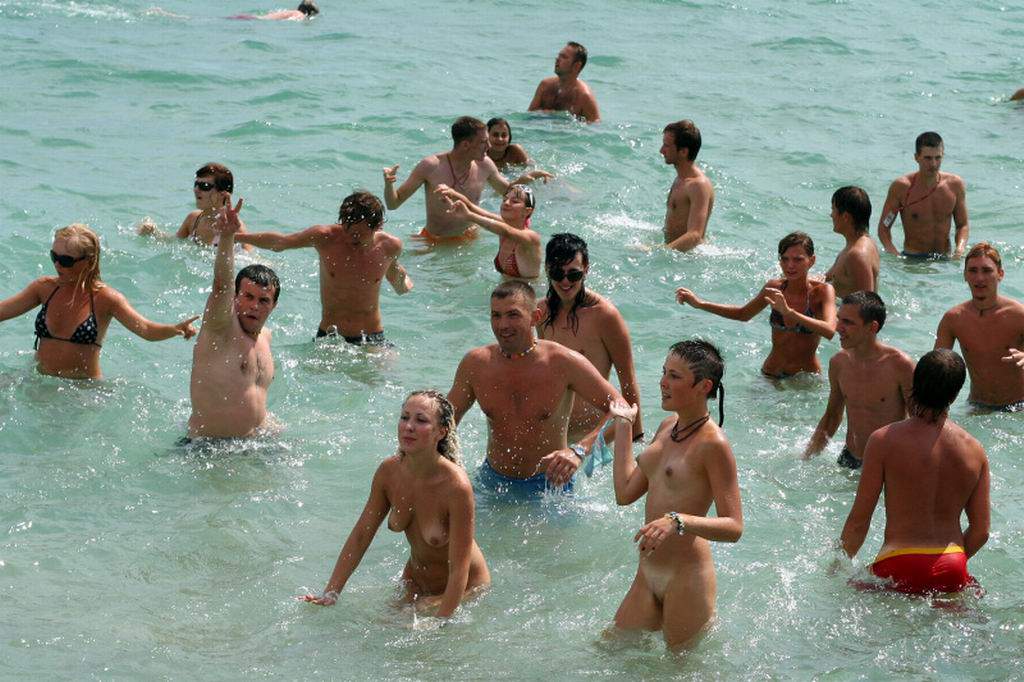 https://www.asianude4u.net/wp-content/uploads/2018/10/13/Nudism-Beach-Party-5908.jpg